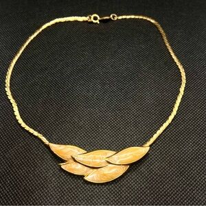 Vintage Napier Necklace Goldtone & Enamel‎ Peach Leaf Collar Choker Signed Mint